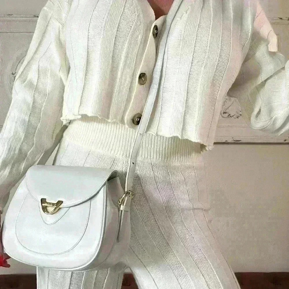 Authentic GIVENCHY vintage Shoulder bag flap gold hardware - Picture 1 of 15